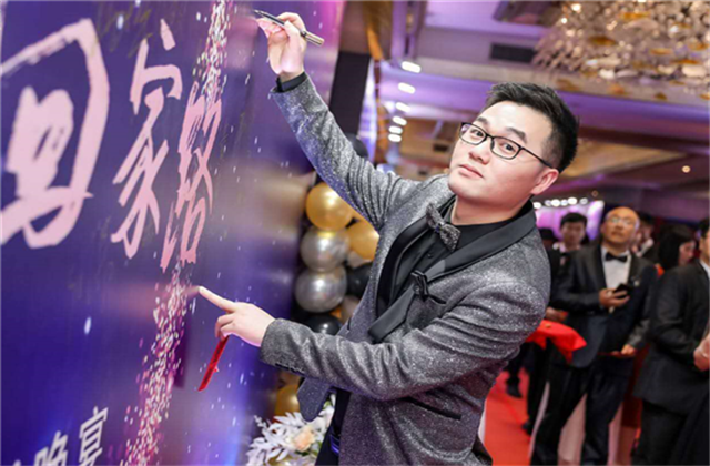 【高光“疫”事】勇敢逆行的特殊“网约车”——环球36090后，用信念打通生命运输线