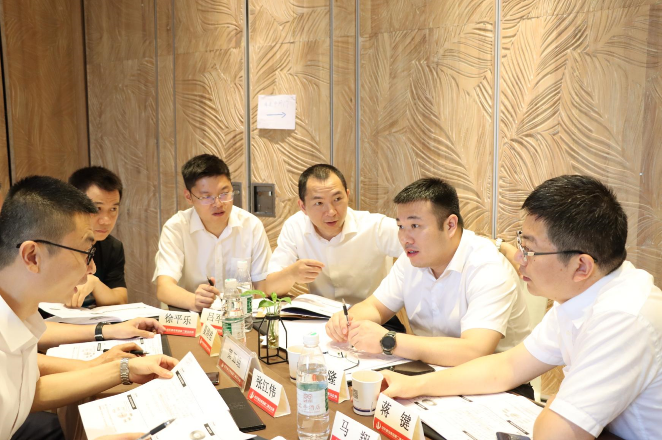 2021年6月25日-26日，环球360二建组织开展了2021年中高层主管执行力培训。本次培训特邀清华、北大、上海交大总裁班讲师，中国企业家协会特聘高级讲师许晋老师进行授课。